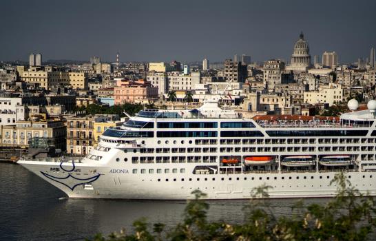 Llega a La Habana primer crucero que sale de Miami en los últimos 40 años