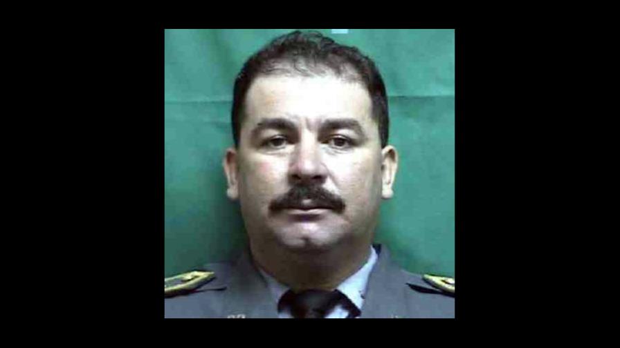 Investigan muerte de un oficial y una pareja