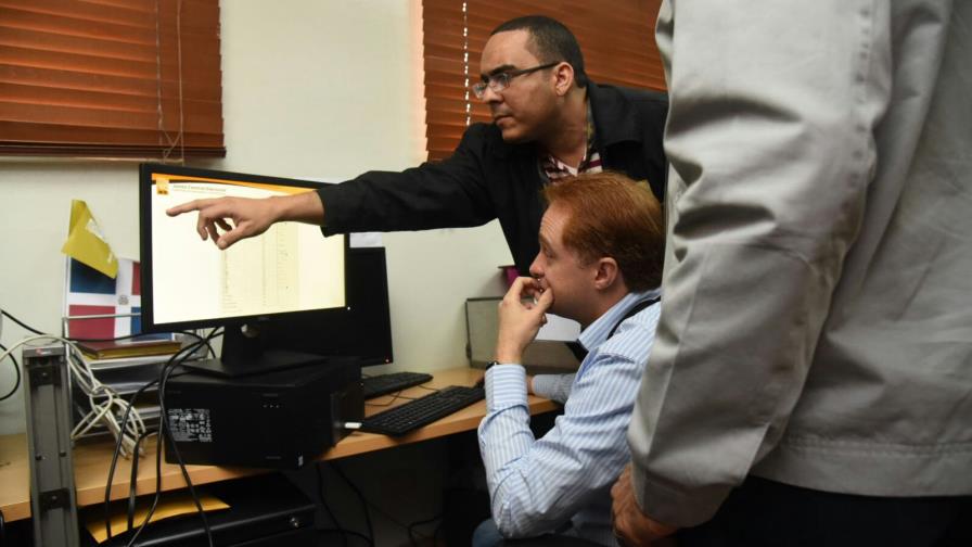 JCE dice que equipos funcionaron de manera adecuada; admite dificultades en conectividad