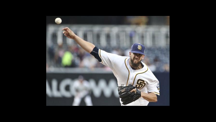 Padres ganan a Rockies con victoria de Shields 