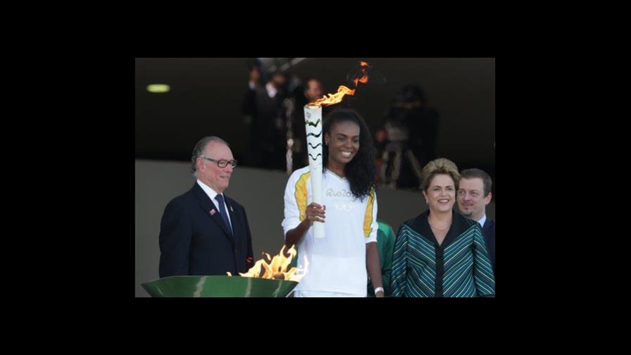 Comienza el relevo de antorcha olímpica en Brasil 