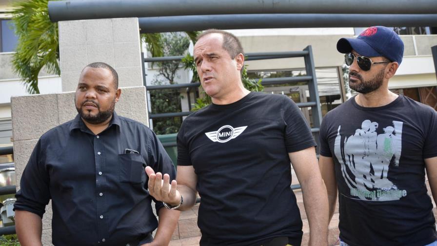 Taxistas protestan por rebajas en UBER