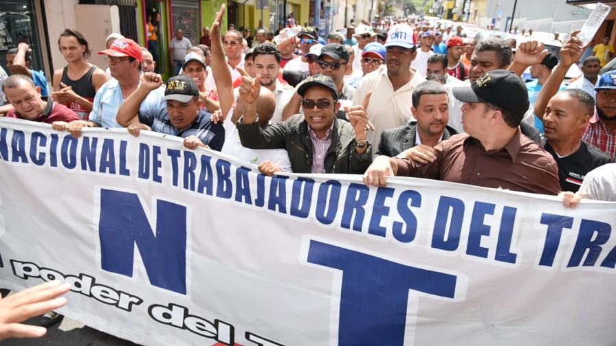 Choferes de Santiago marchan por el Día del Trabajo