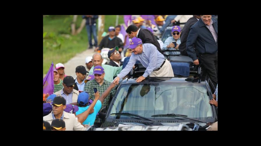  Danilo Medina encabeza caravana en Nagua