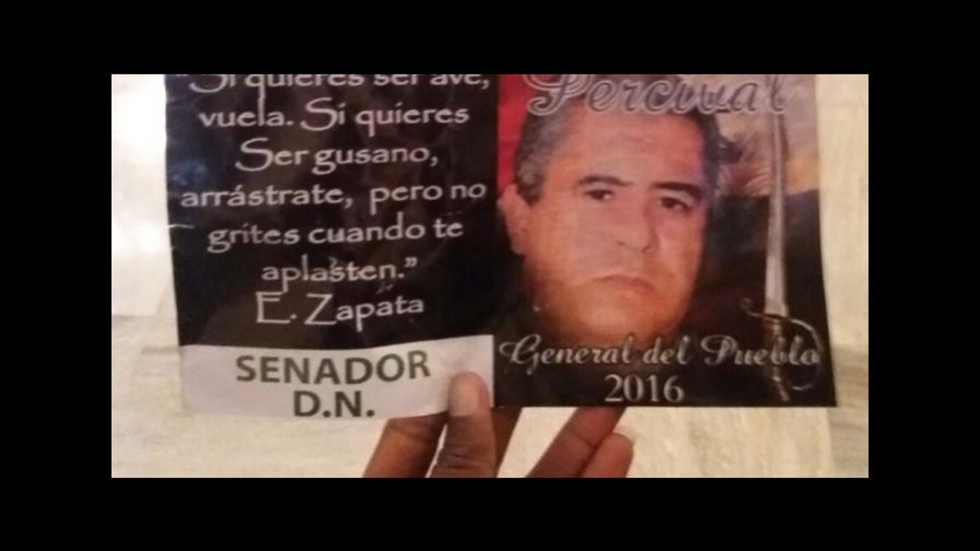 Suspenden licencia al piloto que sobrevoló el Palacio Nacional y lanzó afiches