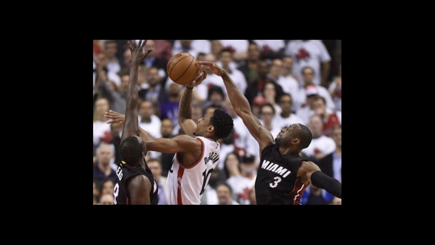 Heat supera a Raptors en prórroga y toma ventaja de 1-0 Heat supera a Raptors en prórroga y toma ventaja de 1-0