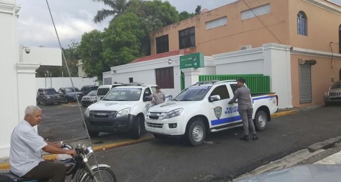 Policía y Ministerio Público investigan asalto a sucursal del banco BHD-León