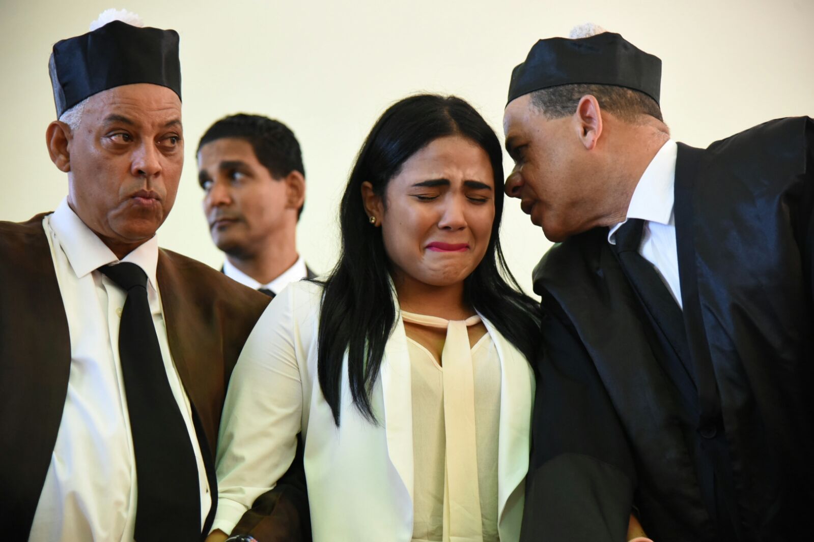 Martha Heredia con sus abogados