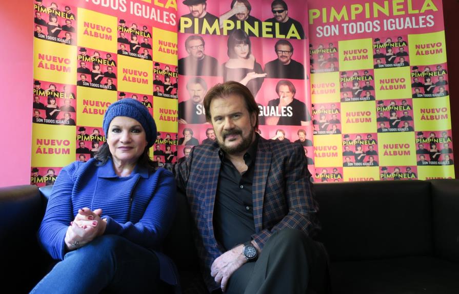 El dúo Pimpinela regresa a la música con un “emotivo y divertido” disco 