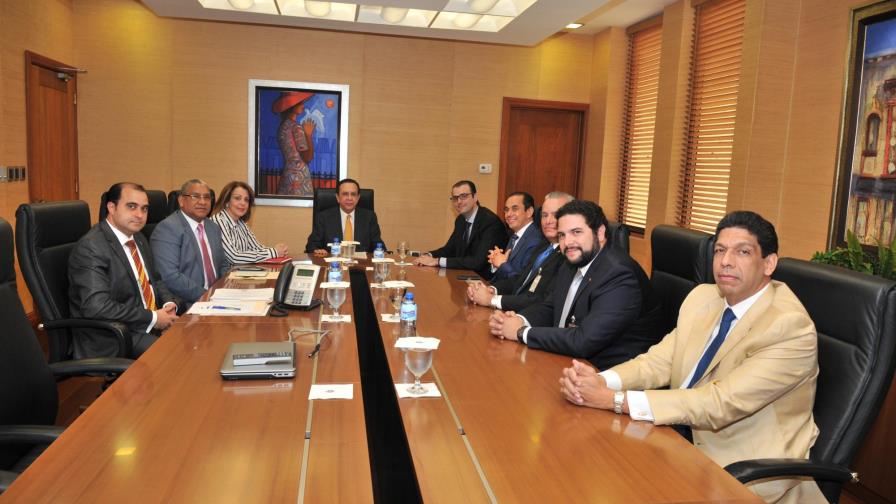 Gobernador del Banco Central recibe a nueva directiva de ADOEXPO 