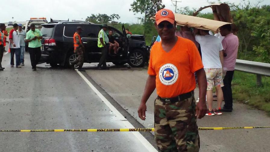 Dos personas resultan heridas en triple choque en La Romana