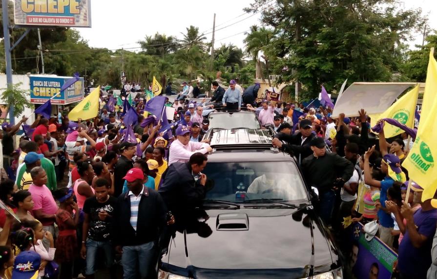 Danilo Medina y Charlie Mariotti inician caravana en Monte Plata 