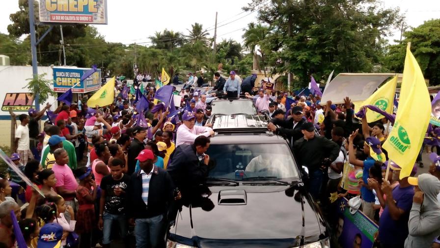 Danilo Medina y Charlie Mariotti inician caravana en Monte Plata 