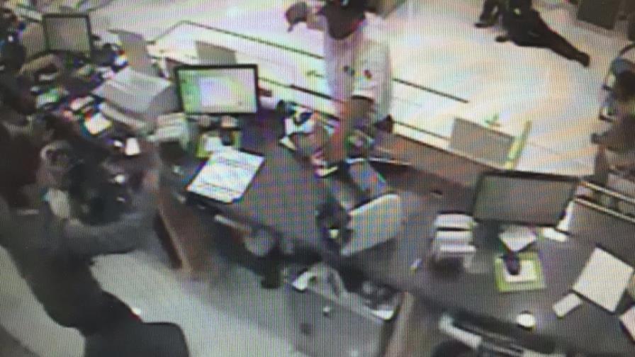 Policía divulga fotografías del asalto a la sucursal del banco BHD-León en Puerto Plata 