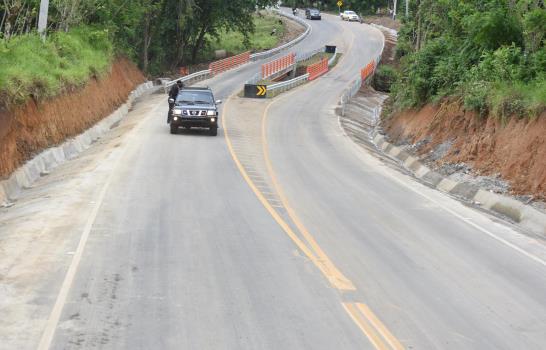 Candidato Danilo Medina busca apoyo electoral en recorrido por Monte Plata 