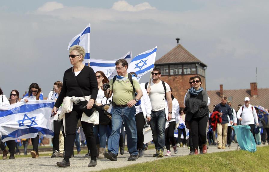Miles de jóvenes marchan en Auschwitz en recuerdo de víctimas del Holocausto