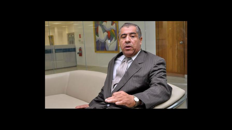 Pércival niega le quitaran licencia de piloto