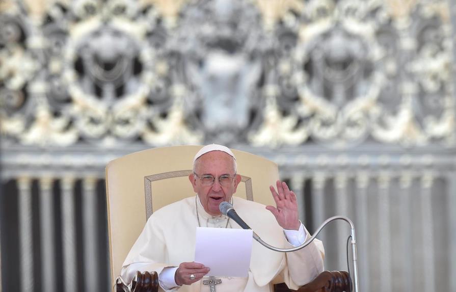 El papa Francisco consuela a personas con problemas y arremete contra la maldad humana