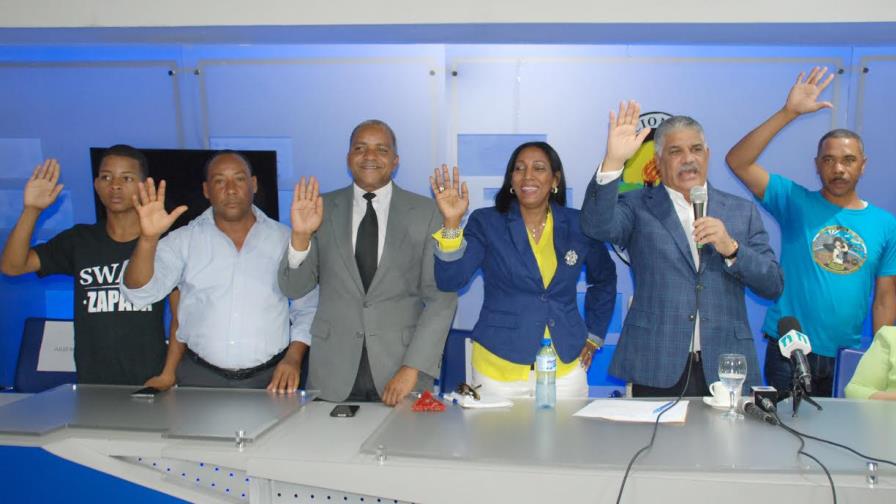 Vargas juramenta dirigentes que renunciaron del PRM y otros partidos