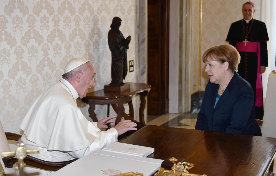 El papa Francisco “sueña” con una Europa que acoja y no levante muros