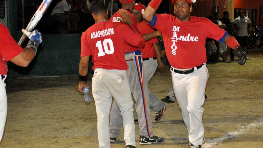 Andrés Matos y los Magos disputarán copa Juan de los Santos de softbol Andrés Matos y los Magos disputarán copa Juan de los Santos de softbol