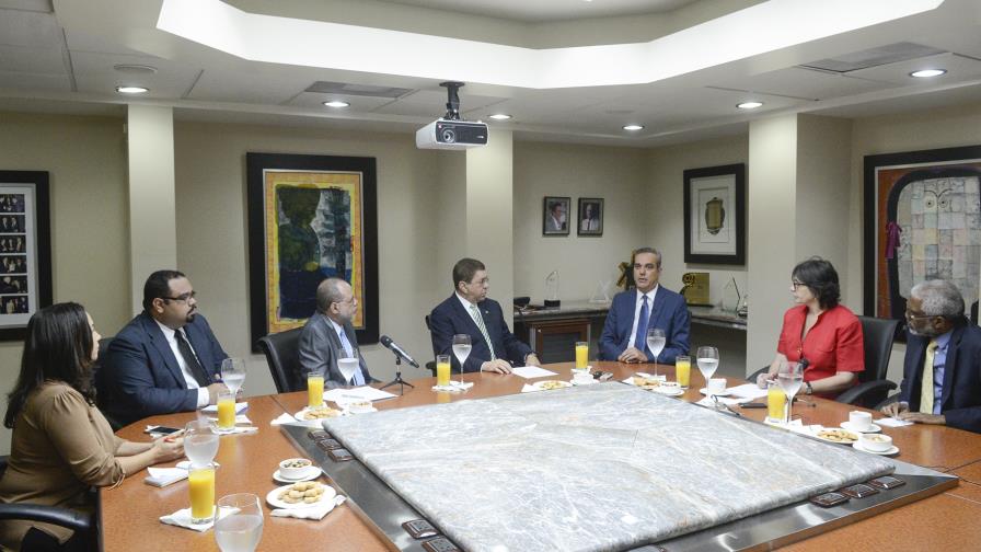 Abinader: “Aquí está en juego una dictadura de los tiempos modernos o una democracia real”