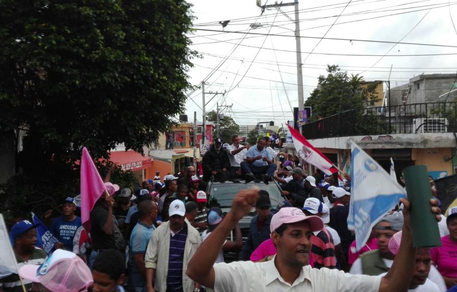 Luis Abinader recorre Santo Domingo Oeste junto a candidatos de alianza 