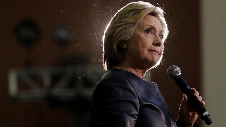 FBI interroga a asesora de Hillary Clinton sobre emails 