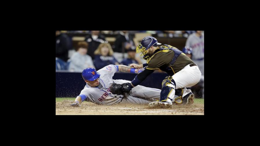 Los Padres blanquean a Mets 2-0 