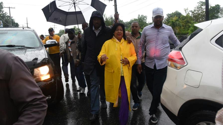 Danilo Medina suspende por lluvias la caravana por Santo Domingo Este 