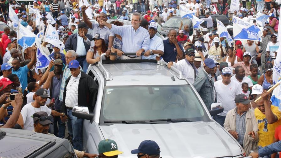 Luis Abinader suspende recorrido por lluvias 