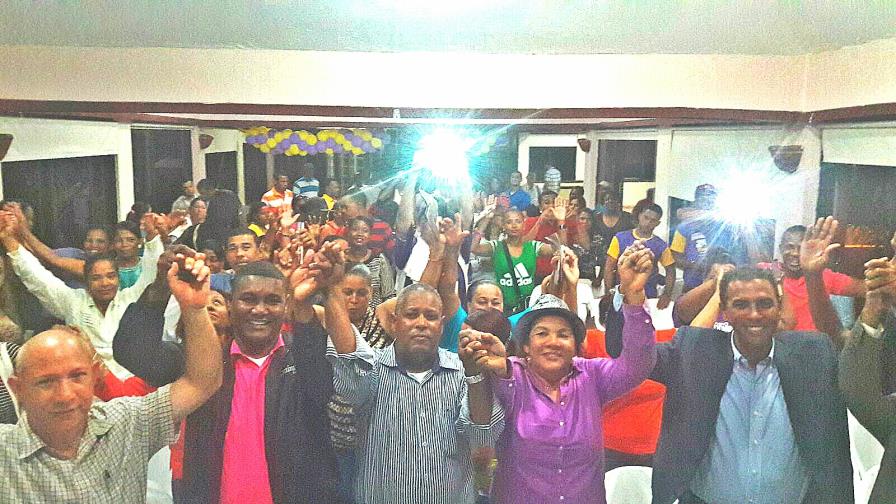 Maestros de la Circunscripción 2 muestran apoyo a la candidata Cleo Sánchez