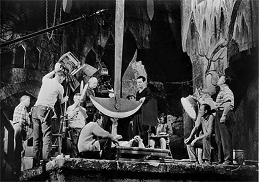 El montaje de una escena en Pit and the pendulum