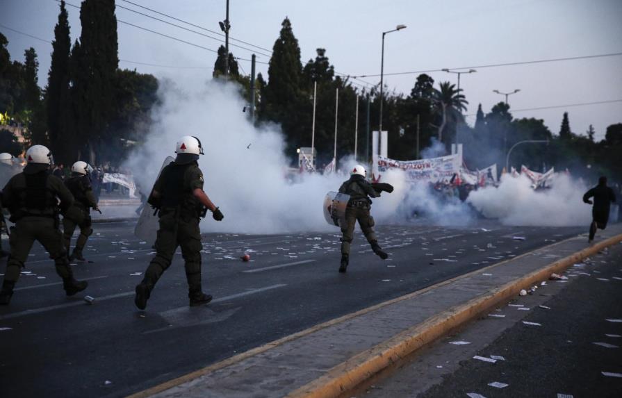 Protesta violenta contra propuestas de austeridad en Grecia 