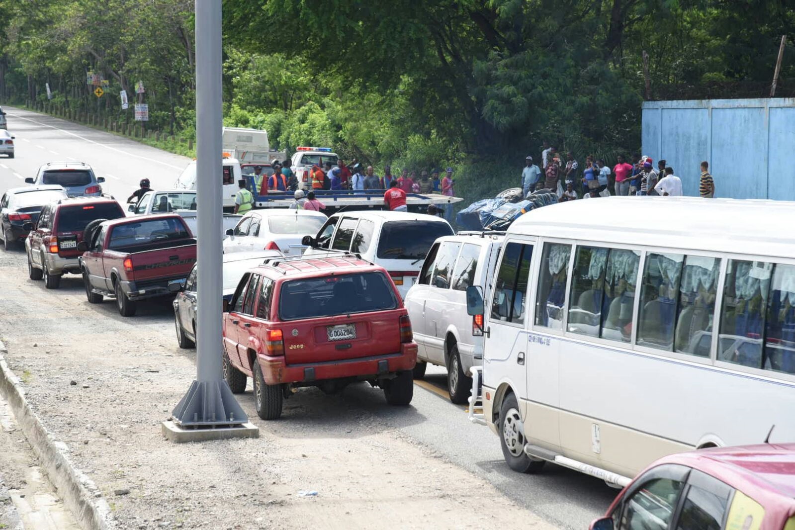 El accidente del camión de plátano hizo que se congestionara el tránsito