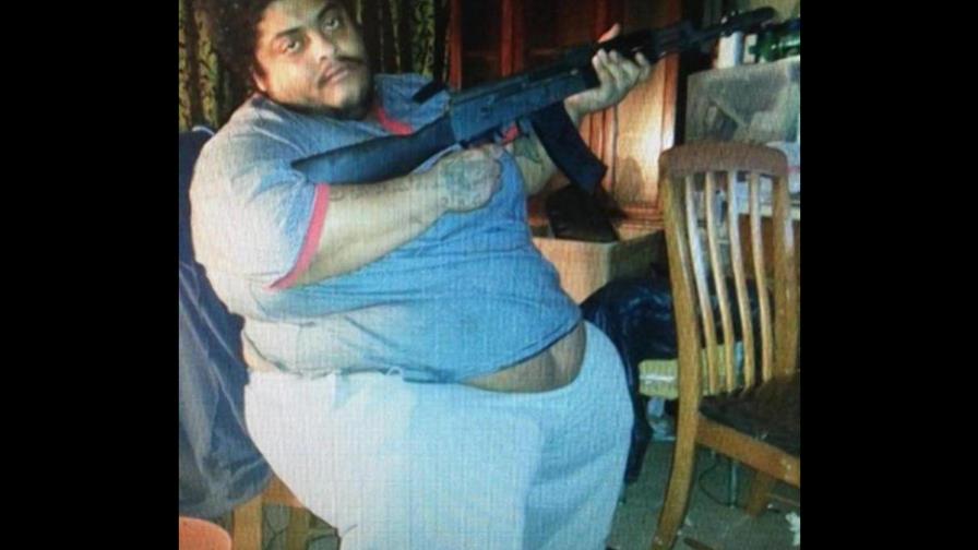 Usan montacargas para transportar traficante de armas dominicano que pesa 500 libras Usan montacargas para transportar traficante de armas dominicano que pesa 500 libras