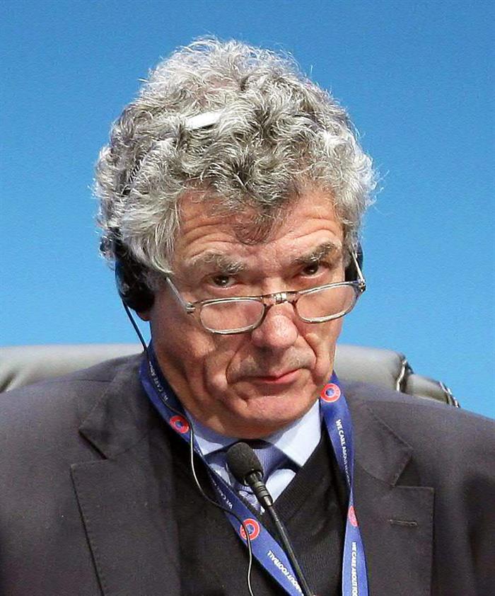 Ángel María Villar sustituye a Michel Platini en la presidencia de la UEFA de manera interina.