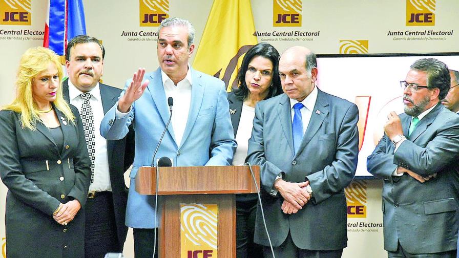 La oposición en pleno pide que el conteo de los votos sea manual