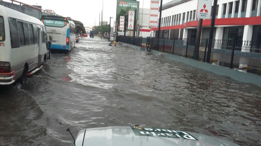 Meteorología mantiene aviso por continuidad de lluvias