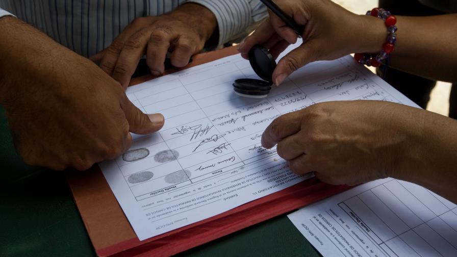 Oposición venezolana asegura se culminó revisión de firmas para revocatorio