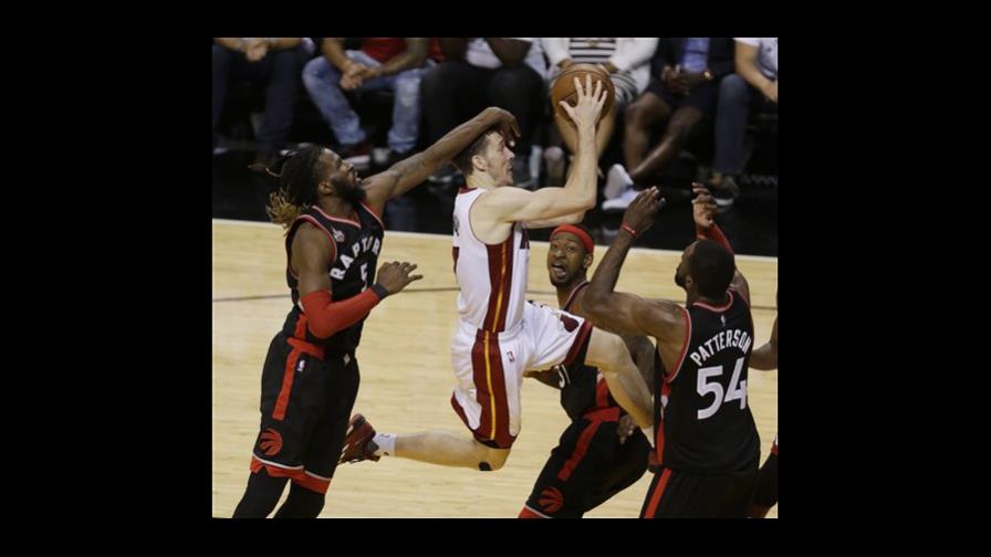 Wade anota 30 y el Heat se impone en tiempo extra Wade anota 30 y el Heat se impone en tiempo extra