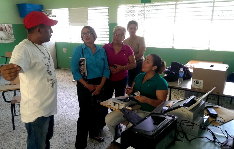 Educación: Colegios deberán decidir si suspenden docencia por las elecciones 