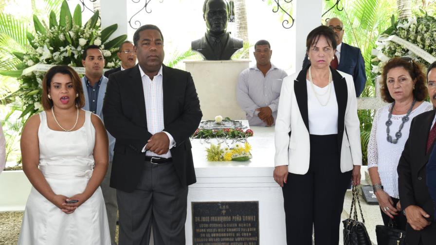 PRD y PRM conmemoran por separado el aniversario de la muerte de Peña Gómez