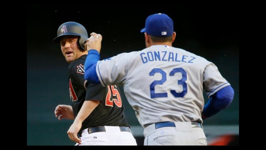 Jugadores latinos de los Dodgers le ponen la tilde al apellido en su camiseta