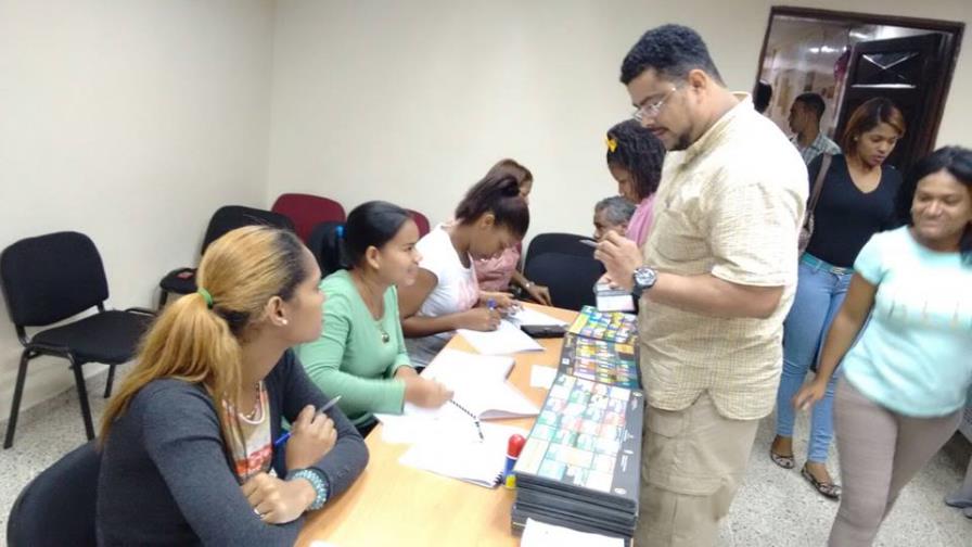 La UNEV realiza simulacro electoral con sus estudiantes