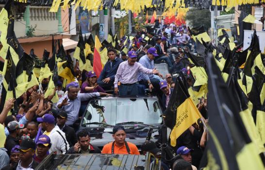 Danilo Medina recorre las tres circunscripciones de Santo Domingo Este 