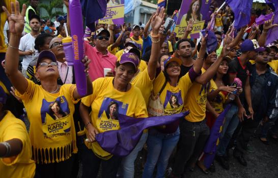 Danilo Medina recorre las tres circunscripciones de Santo Domingo Este 