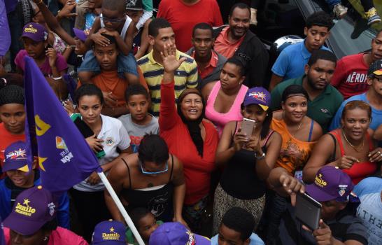 Danilo Medina recorre las tres circunscripciones de Santo Domingo Este 