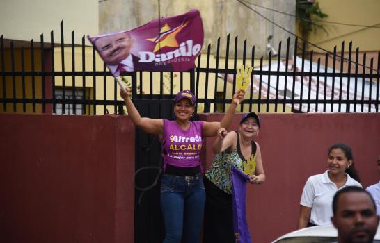 Danilo Medina recorre las tres circunscripciones de Santo Domingo Este 