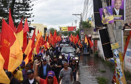 Danilo Medina recorre las tres circunscripciones de Santo Domingo Este 